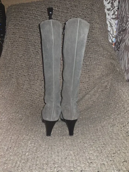 LA CANADIENNE-MAZY-Taupe/Gray Suede-Tall Boots-Side Zip-Studs-Sz 10-Excellent - Picture 6 of 8